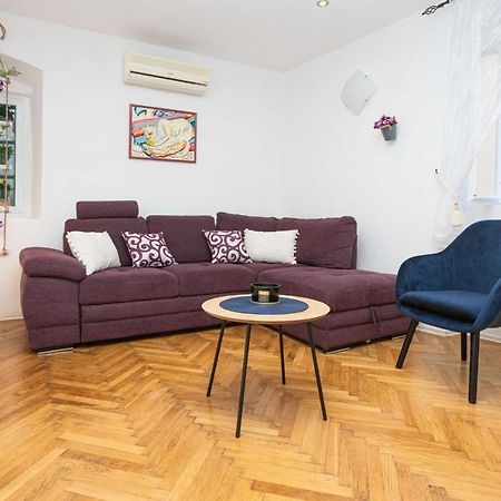 Daloro Suite Split Luaran gambar